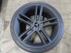 W211 pict-4-after(ﾎｲｰﾙｺｰﾄ施工・ﾀｲﾔ組付け)