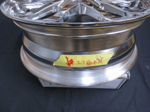 クロームメッキホイールエアー漏れ修理 ﾘﾑ１周ﾒｯｷ剝し