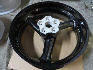 ２輪ﾏｸﾞﾎｲｰﾙﾘﾒｲｸ3-陽極酸化処理→粉体塗装02