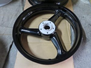 ２輪ﾏｸﾞﾎｲｰﾙﾘﾒｲｸ3-陽極酸化処理→粉体塗装01