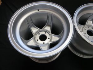 フェラーリ512BBレストア5-after01(シルバー仕上→ホイールコート施工)