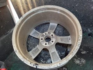 AUDI GENUINE WHEEL RESTORER pict-2-全剥離・洗浄02